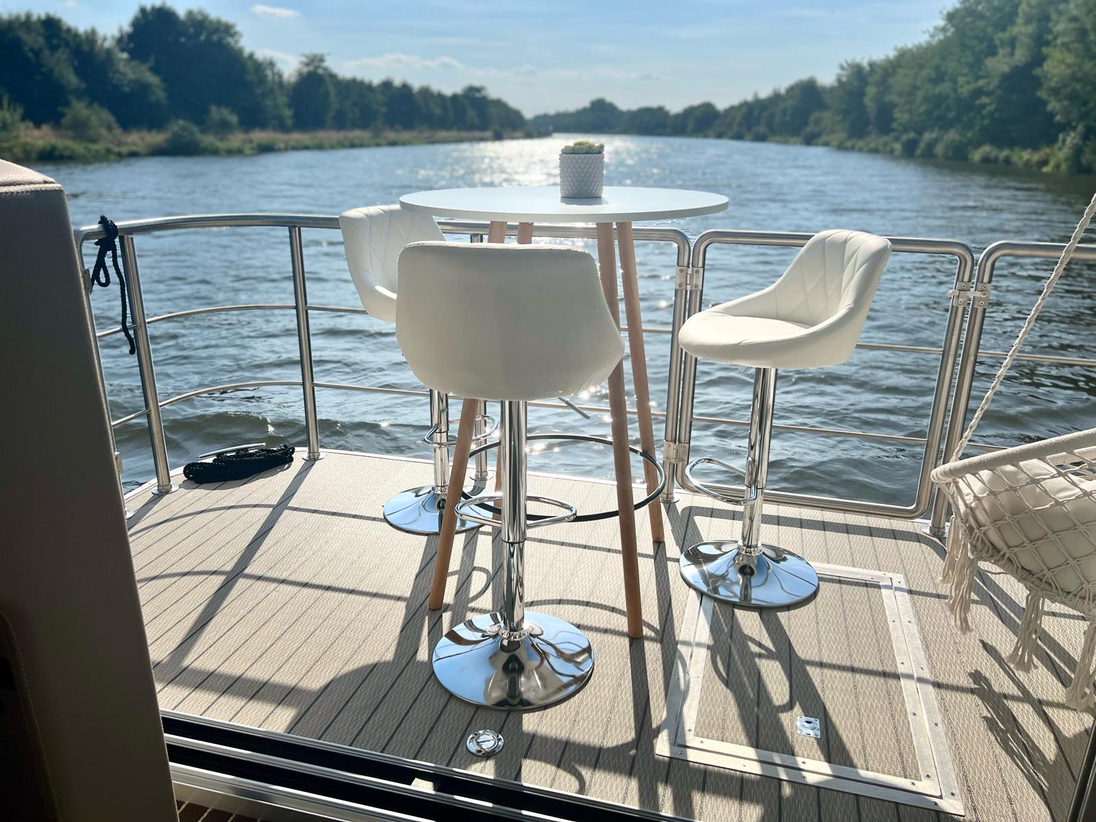 Premium Hausboot CaJu für Ihre Auszeit